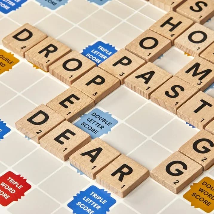 Juego de Mesa Scrabble, Divertido Juego Familiar para 2-4 Jugadores
