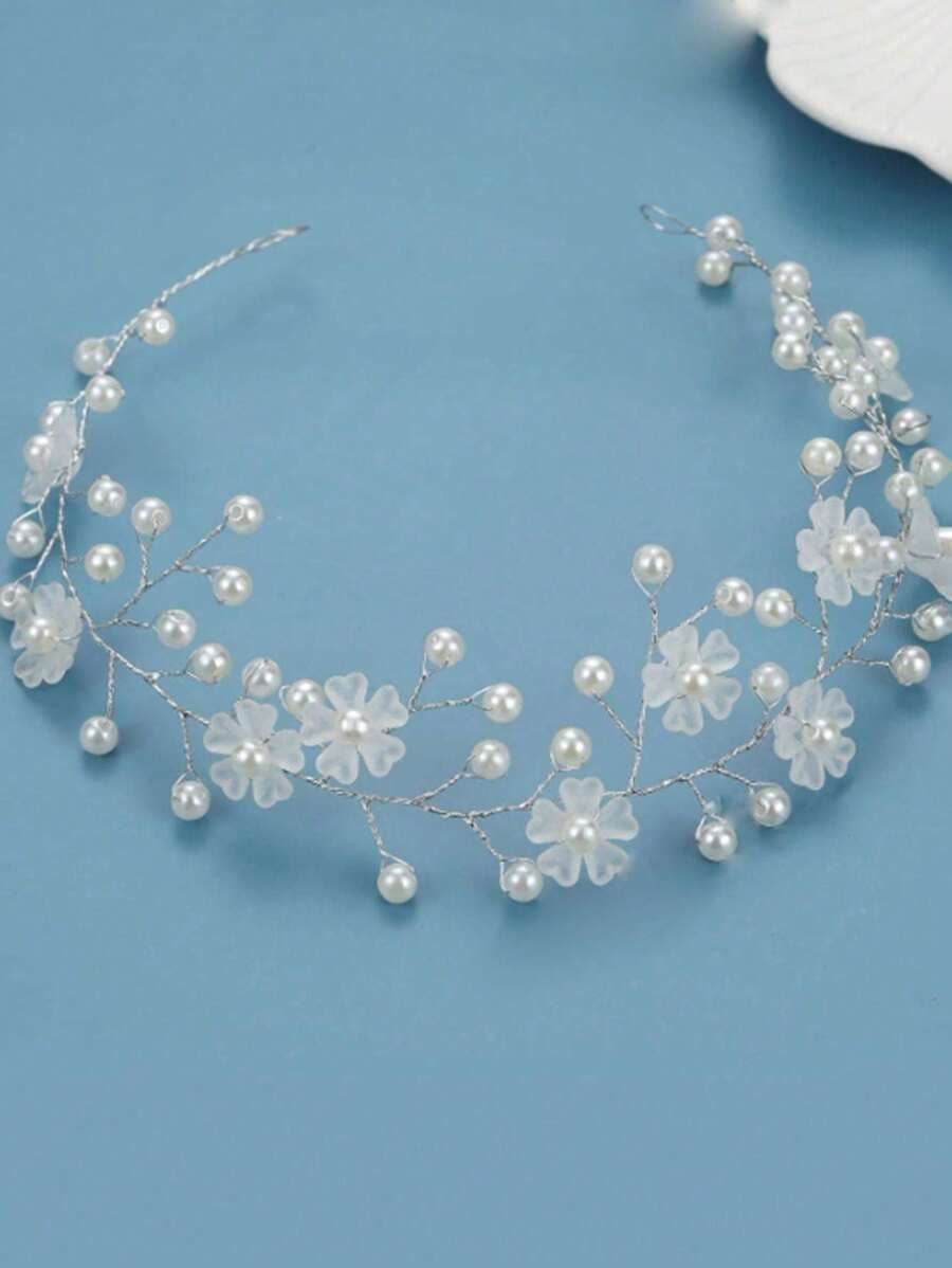 Diadema Hecha a Mano para Novia con Perlas Plateadas y Flores – Accesorio para Bodas y Fiestas