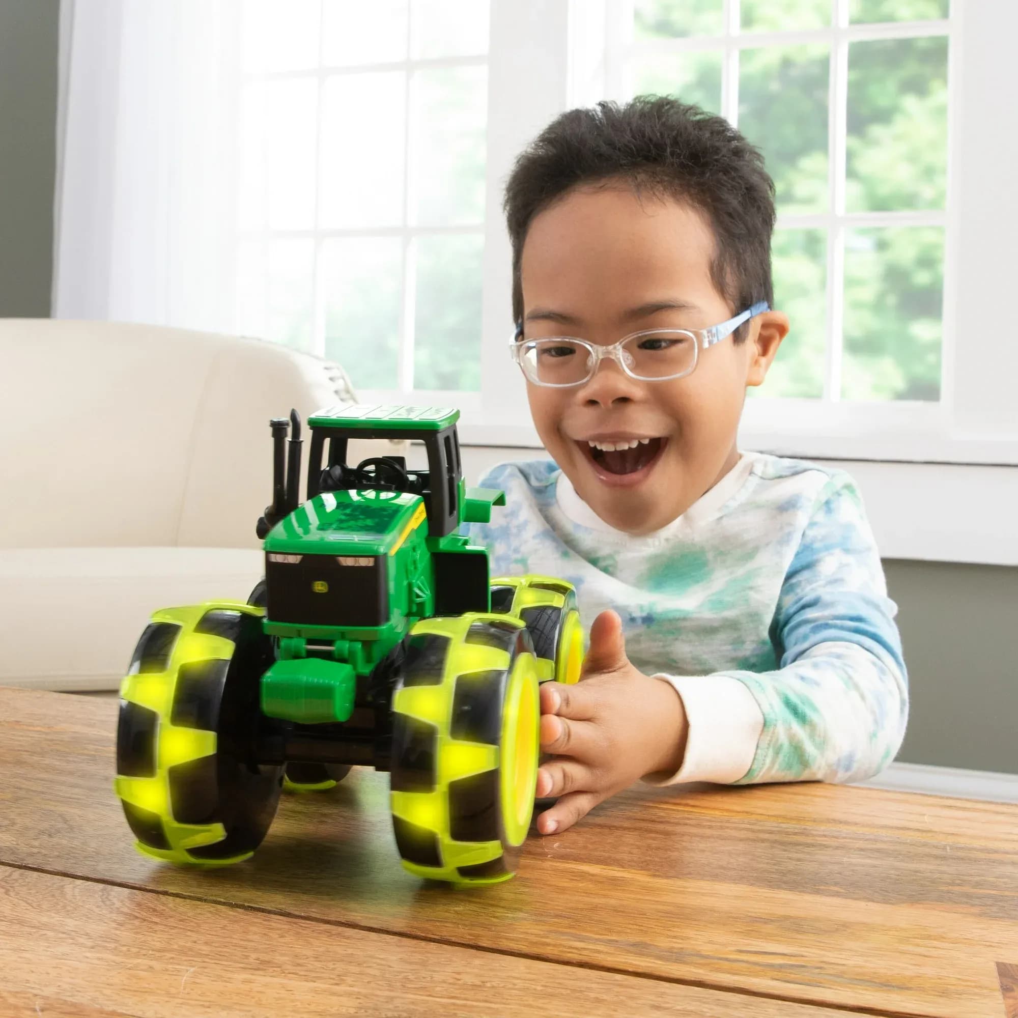 Tractor John Deere Monster Treads con Ruedas de Rayo (Lightning Wheels)