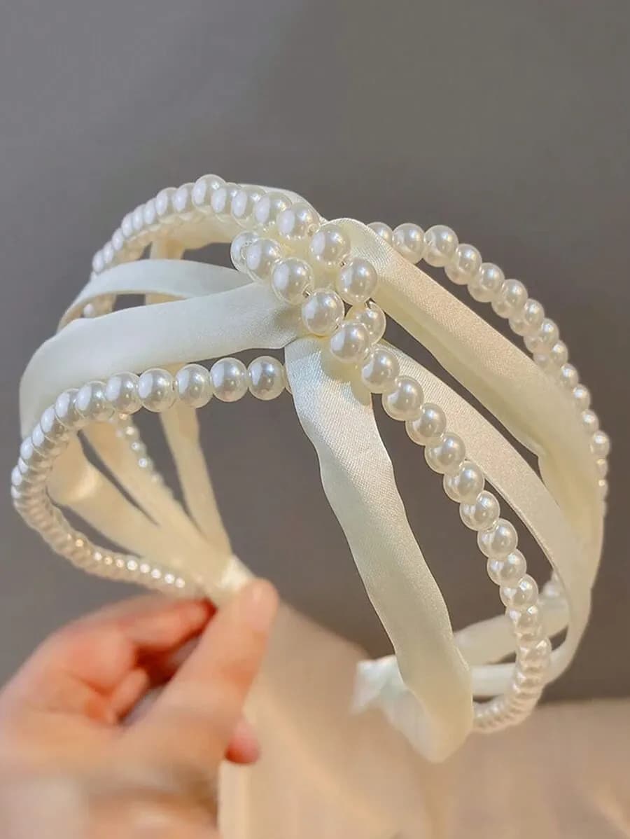 Diadema Elegante para Mujer con Nudo y Perlas Sintéticas – Beige